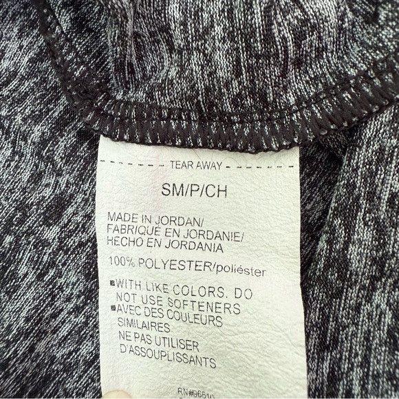 Women’s Under Armour Twist Tech Heat Gear V-Neck Short Sleeve Shirt Small - Picture 13 of 15